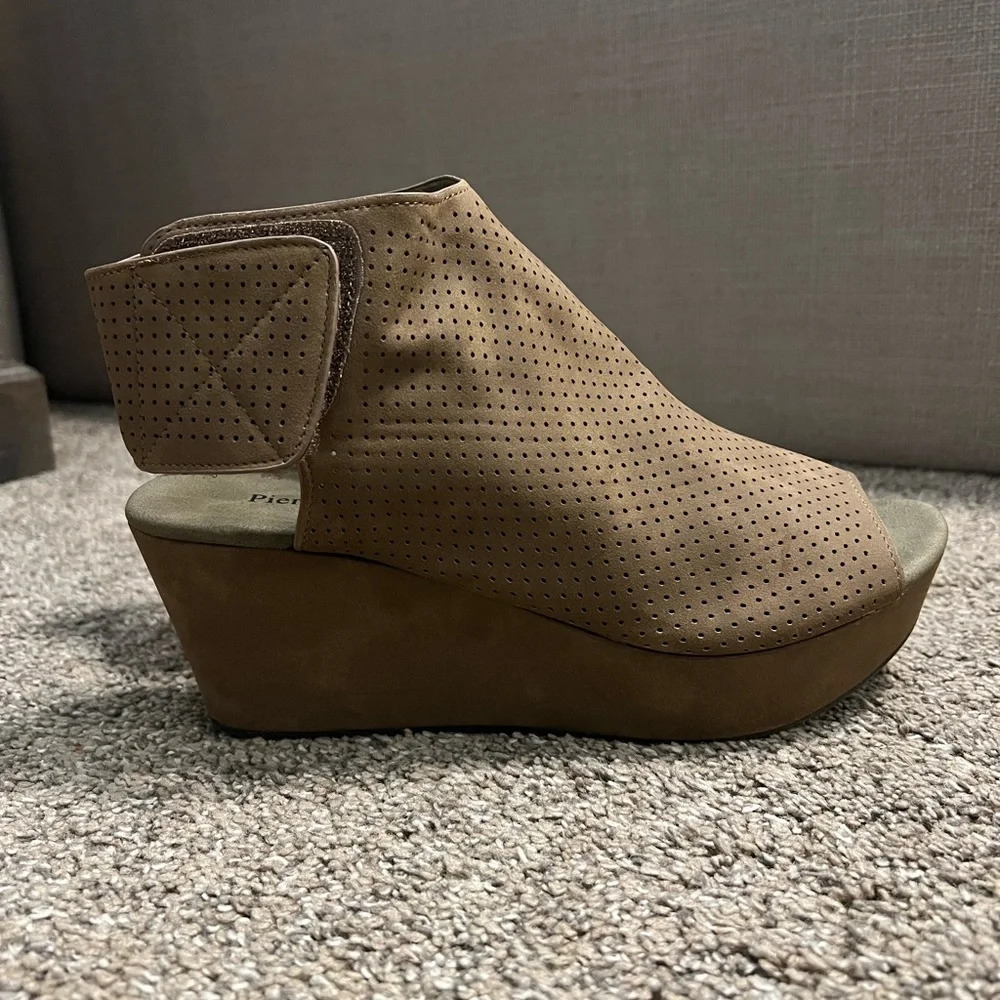 Pierre Dumas wedge size 10 - Picture 1 of 3